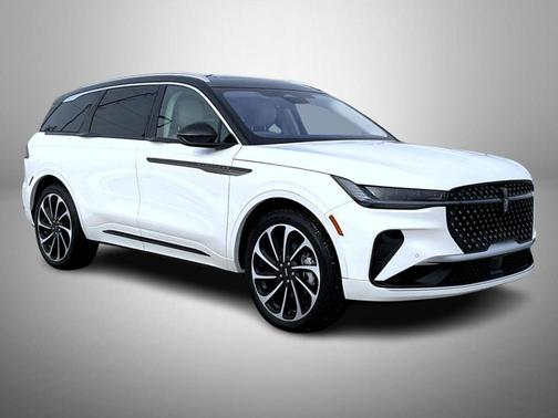 White Platinum Metallic Tri-Coat 2026 Lincoln Nautilus Black Label