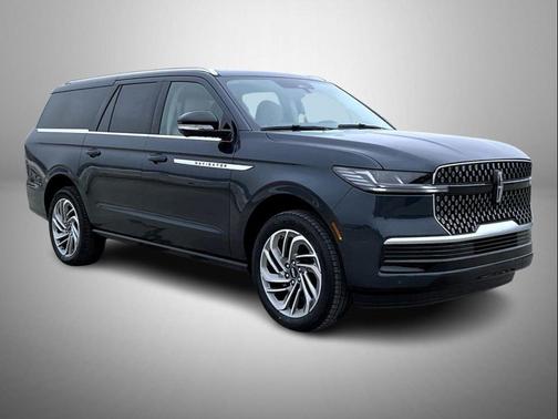 Flight Blue Metallic Clearcoat 2026 Lincoln Navigator Reserve