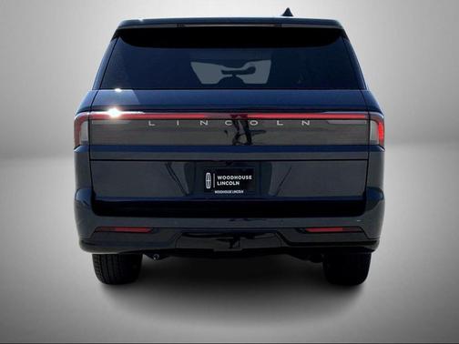Flight Blue Metallic Clearcoat 2026 Lincoln Navigator Reserve