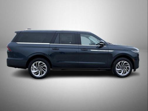 Flight Blue Metallic Clearcoat 2026 Lincoln Navigator Reserve