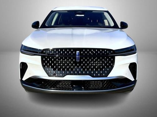 White Platinum Metallic Tri-Coat 2026 Lincoln Nautilus Premiere