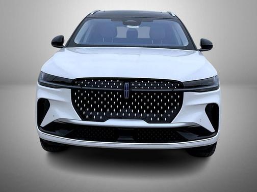 White Platinum Metallic Tri-Coat 2026 Lincoln Nautilus Reserve