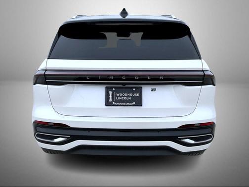 White Platinum Metallic Tri-Coat 2026 Lincoln Nautilus Reserve