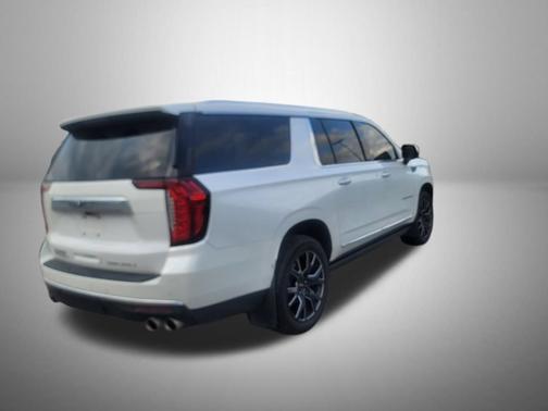 White Frost Tricoat 2023 GMC Yukon XL Denali