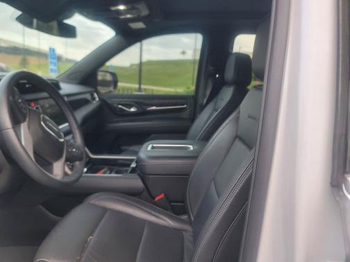 White Frost Tricoat 2023 GMC Yukon XL Denali