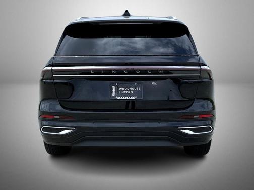 Infinite Black Metallic Clearcoat 2026 Lincoln Nautilus Reserve