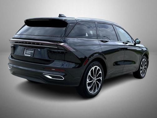Infinite Black Metallic Clearcoat 2026 Lincoln Nautilus Reserve