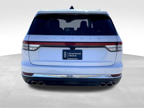 Pristine White Metallic Tri-Coat 2026 Lincoln Aviator Premiere