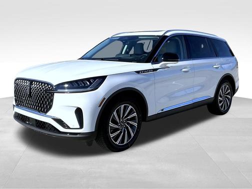 Pristine White Metallic Tri-Coat 2026 Lincoln Aviator Premiere