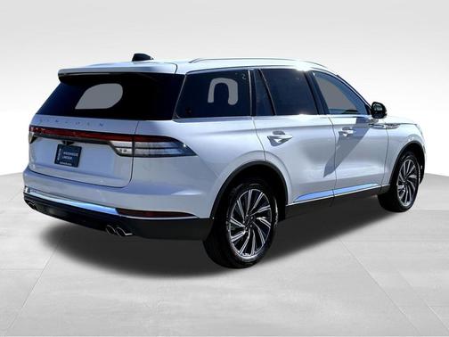 Pristine White Metallic Tri-Coat 2026 Lincoln Aviator Premiere