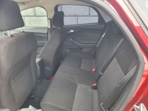 Ruby Red Metallic Tinted Clearcoat 2015 Ford Focus SE