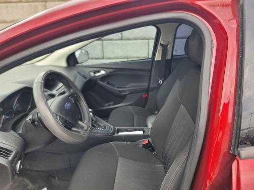 Ruby Red Metallic Tinted Clearcoat 2015 Ford Focus SE