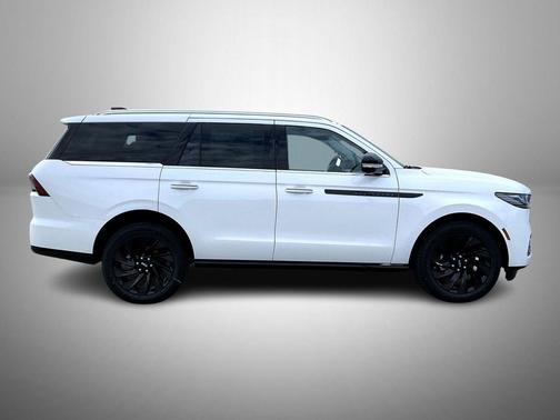 Star White Metallic Tri-Coat 2026 Lincoln Navigator Black Label