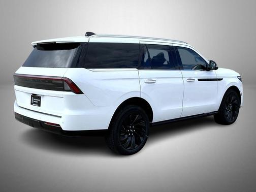 Star White Metallic Tri-Coat 2026 Lincoln Navigator Black Label