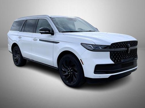 Star White Metallic Tri-Coat 2026 Lincoln Navigator Black Label