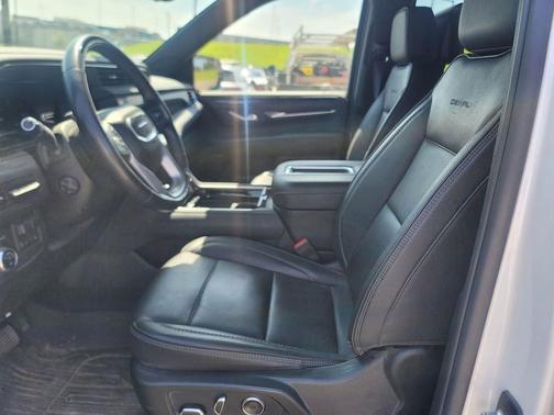 White Frost Tricoat 2023 GMC Yukon XL Denali