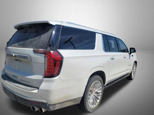 White Frost Tricoat 2023 GMC Yukon XL Denali