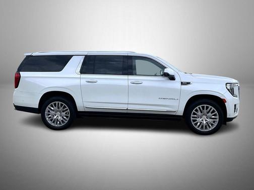 White Frost Tricoat 2023 GMC Yukon XL Denali