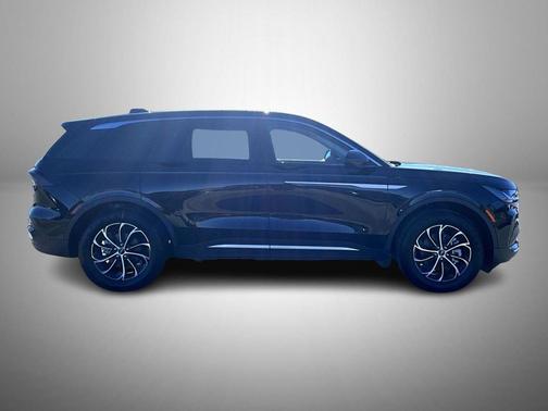 Infinite Black Metallic Clearcoat 2026 Lincoln Nautilus Premiere