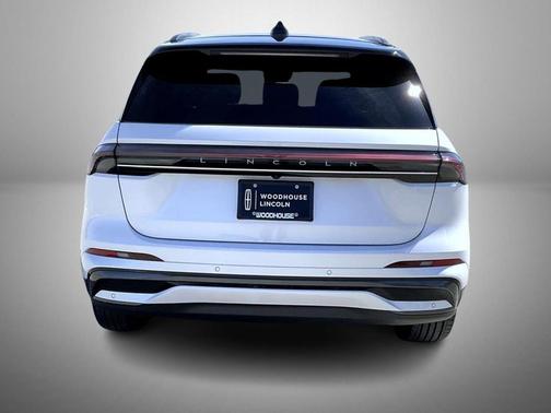 White Platinum Metallic Tri-Coat 2026 Lincoln Nautilus Reserve