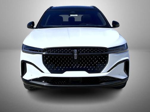 White Platinum Metallic Tri-Coat 2026 Lincoln Nautilus Reserve