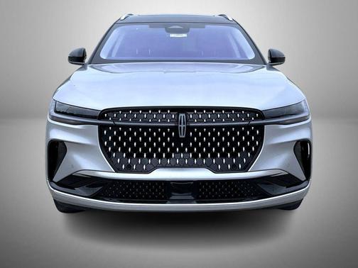 Silver Radiance Metallic Clearcoat 2026 Lincoln Nautilus Reserve
