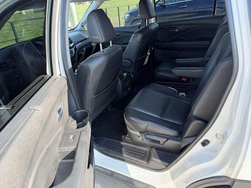 White Diamond Pearl 2018 Honda Pilot Elite