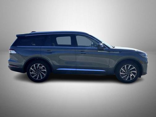 Asher Gray Metallic Clearcoat 2027 Lincoln Aviator Premiere