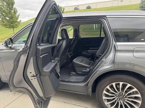 Asher Gray Metallic Clearcoat 2023 Lincoln Aviator Standard AWD