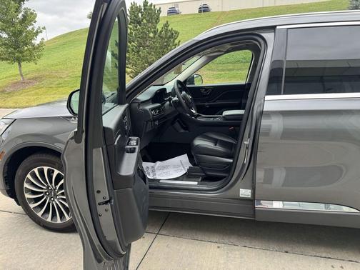 Asher Gray Metallic Clearcoat 2023 Lincoln Aviator Standard AWD