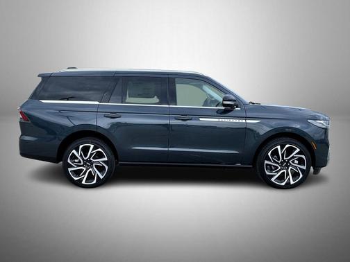 Flight Blue Metallic Clearcoat 2026 Lincoln Navigator Reserve