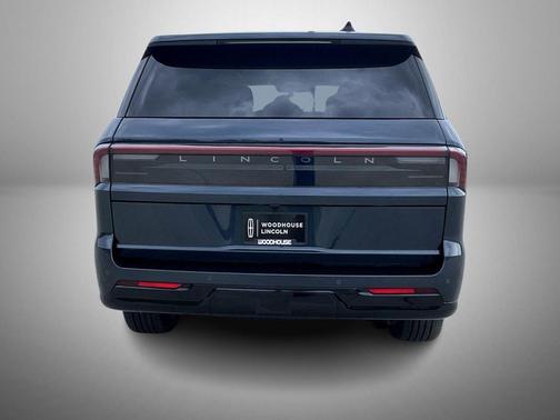 Flight Blue Metallic Clearcoat 2026 Lincoln Navigator Reserve