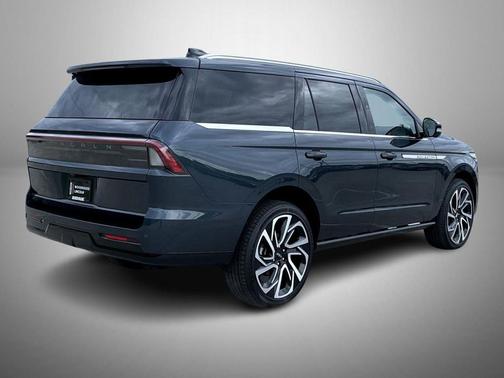 Flight Blue Metallic Clearcoat 2026 Lincoln Navigator Reserve