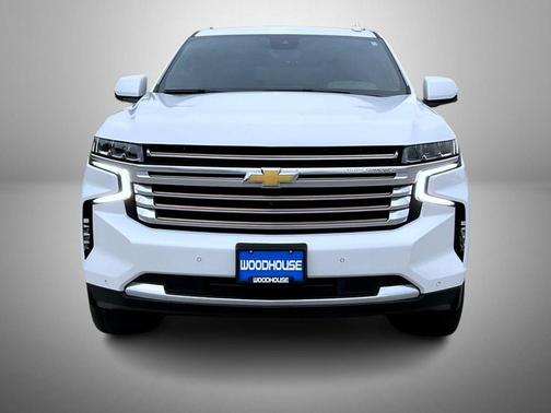 Iridescent Pearl Tricoat 2023 Chevrolet Suburban 4WD High Country