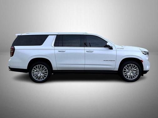 Iridescent Pearl Tricoat 2023 Chevrolet Suburban 4WD High Country