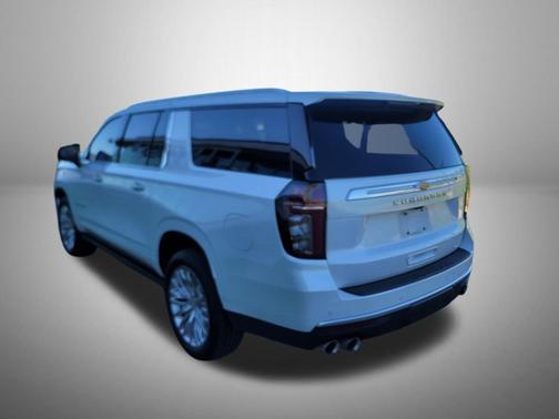 Iridescent Pearl Tricoat 2023 Chevrolet Suburban 4WD High Country