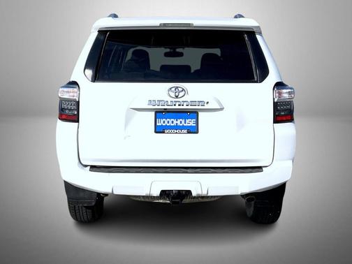 Super White 2018 Toyota 4Runner SR5 Premium