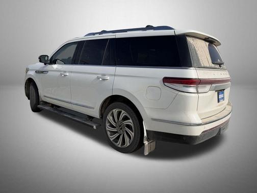Pristine White Metallic Tri-Coat 2023 Lincoln Navigator Reserve