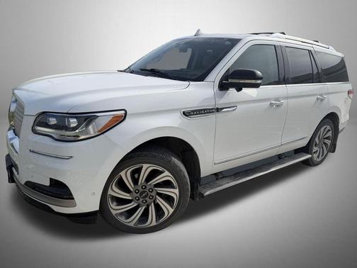 Pristine White Metallic Tri-Coat 2023 Lincoln Navigator Reserve