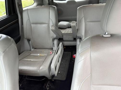 Attitude Black Metallic 2014 Toyota Highlander Limited Platinum