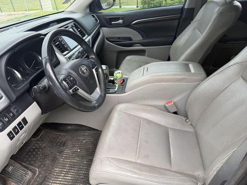 Attitude Black Metallic 2014 Toyota Highlander Limited Platinum