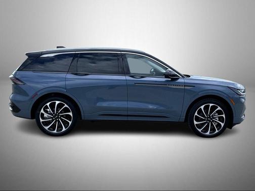 Whisper Blue Metallic Clearcoat 2026 Lincoln Nautilus Black Label