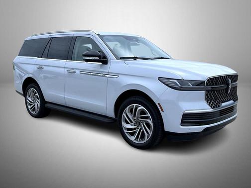 Crystal White Metallic Clearcoat 2026 Lincoln Navigator Premiere