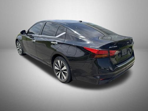 Super Black Clearcoat 2022 Nissan Altima 2.5 SV