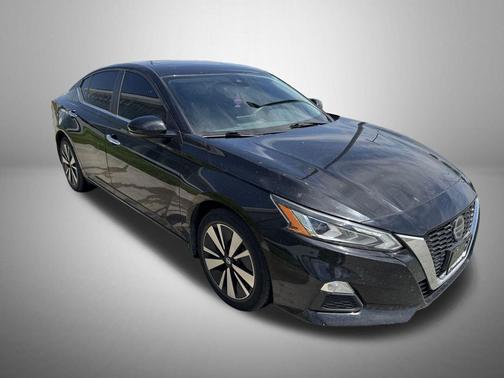 Super Black Clearcoat 2022 Nissan Altima 2.5 SV