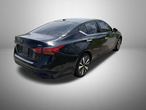 Super Black Clearcoat 2022 Nissan Altima 2.5 SV