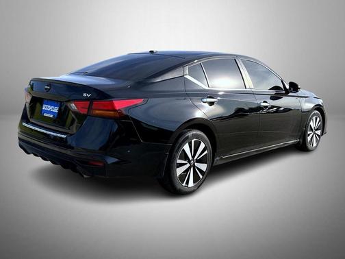 Super Black 2022 Nissan Altima 2.5 SV