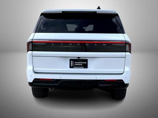 Star White Metallic Tri-Coat 2026 Lincoln Navigator Black Label