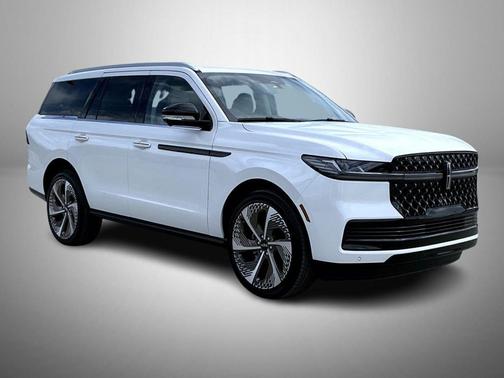 Star White Metallic Tri-Coat 2026 Lincoln Navigator Black Label