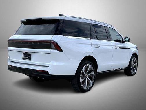 Star White Metallic Tri-Coat 2026 Lincoln Navigator Black Label